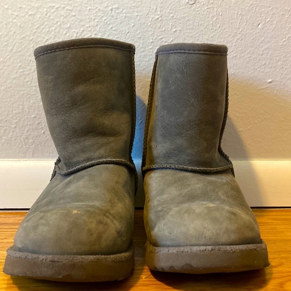 Ugg Shoes | Comfy Grey Ugg Boots Gender Neutral for Children | Color: Gray | Size: 3G | Pm-93857402's Closet